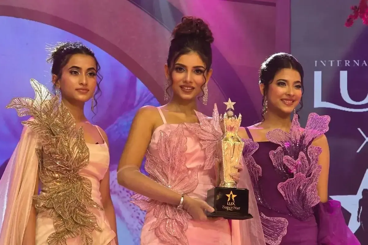 এবার লাক্স সুপারস্টার হলেন বিদুষী বর্ণিতা